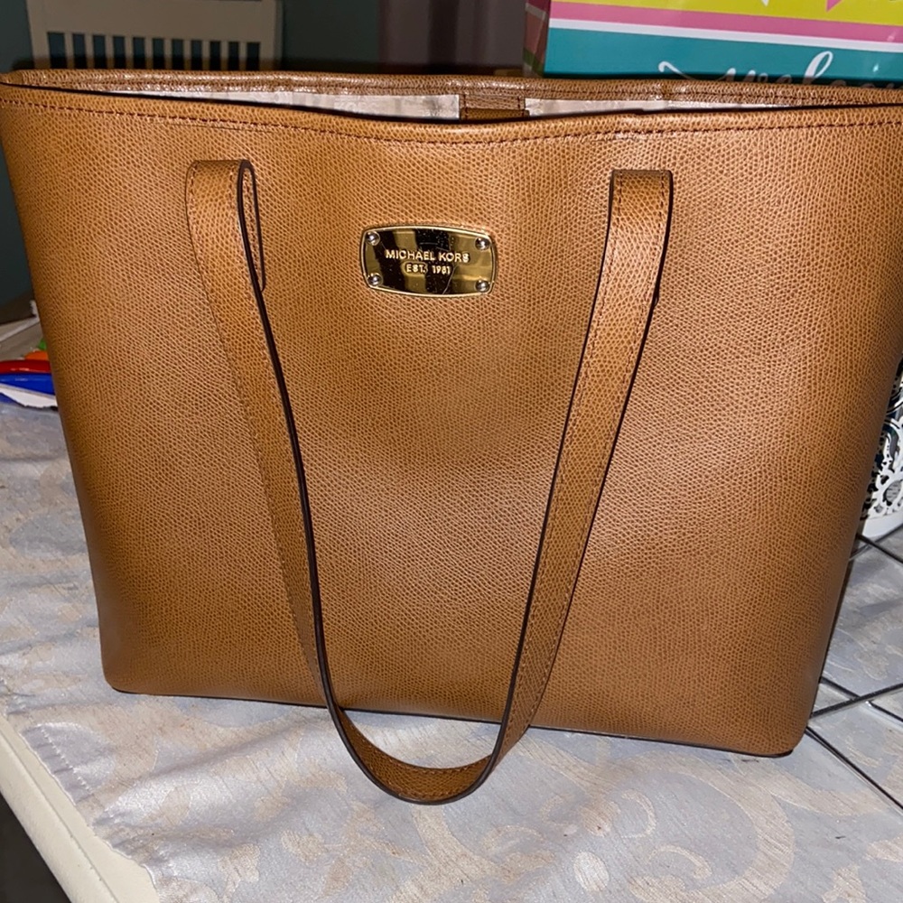 Women’s Michael Kors shoulder bag